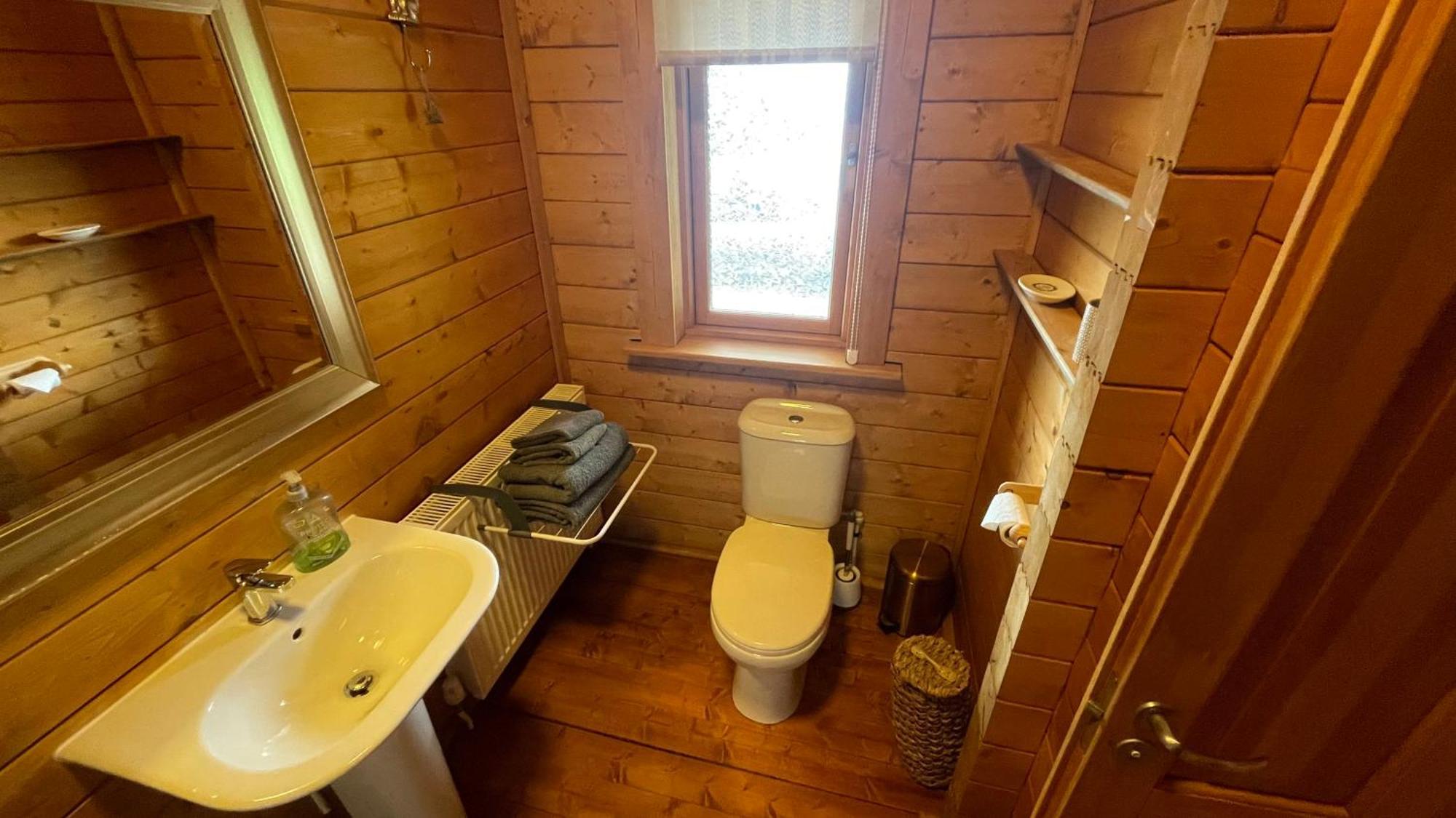 Blossom Cabin - Little Log Cabin In Wales Newtown  Exterior foto