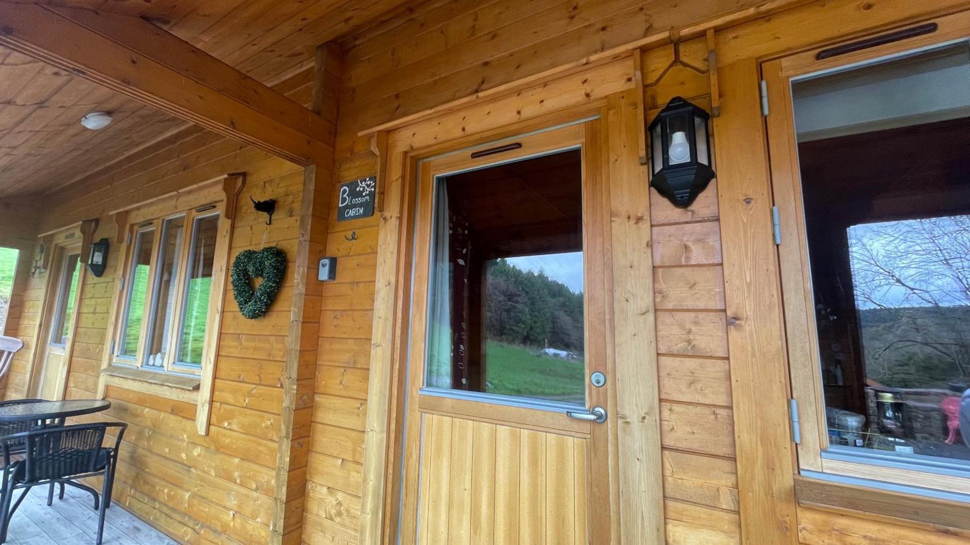 Blossom Cabin - Little Log Cabin In Wales Newtown  Exterior foto